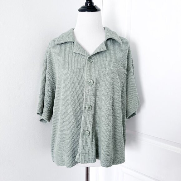 Fabletics Sage Green Crinkle Knit Button Down Top - Picture 1 of 4